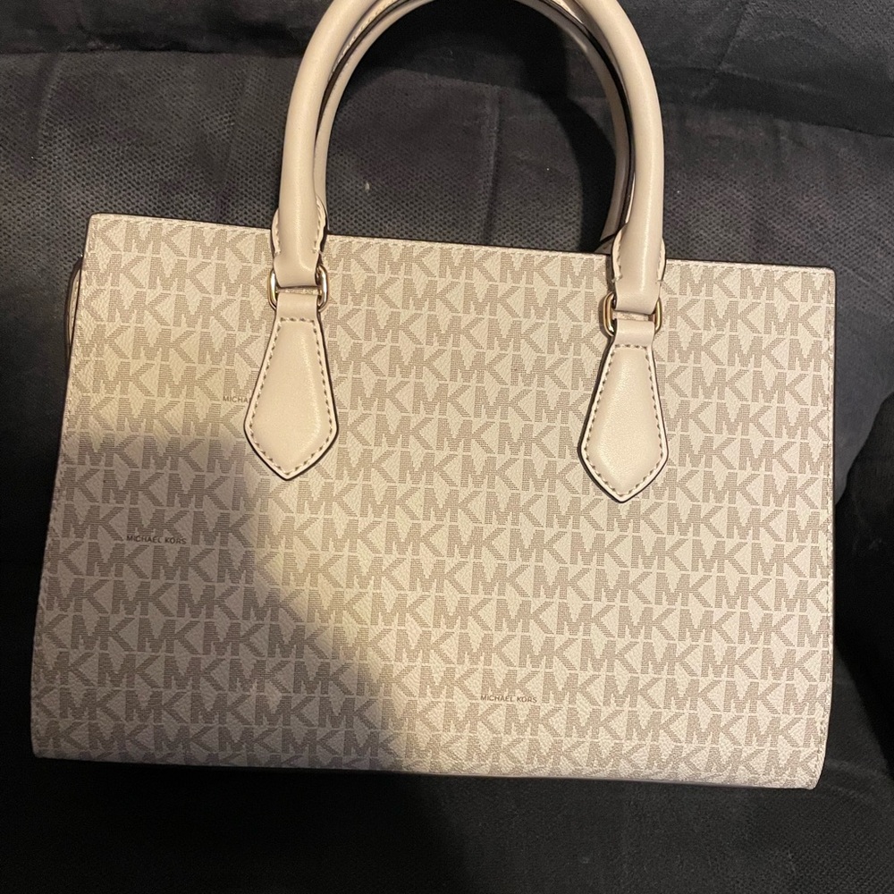 Michael Kors Gold and Cream Satchel. - Picture 3 of 8